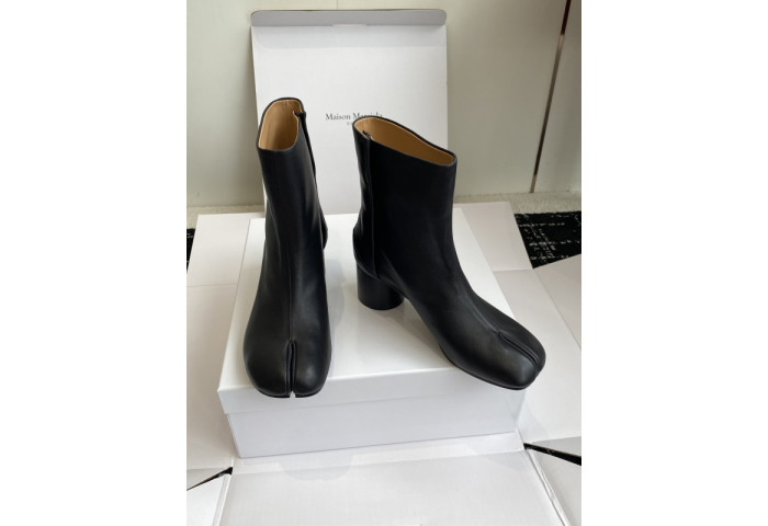 ma*s*n Ma*i*la tabi shoes