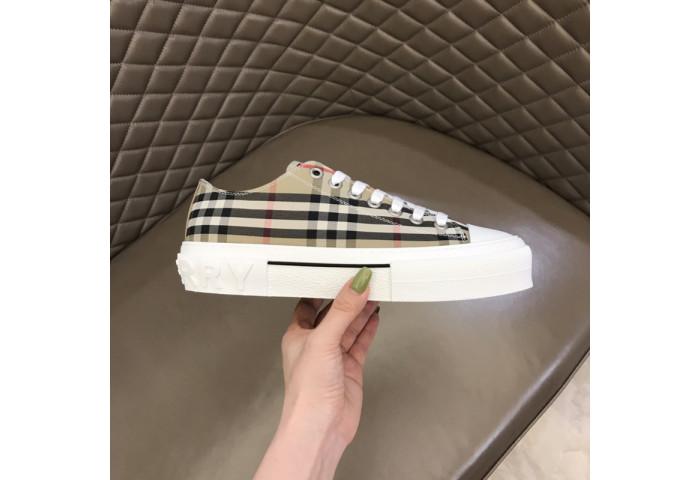 Burberry-Vintage Sneaker