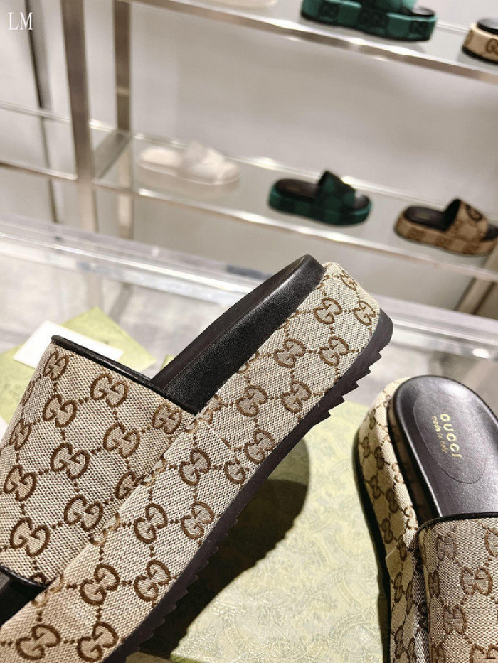 GUCC SANDALS