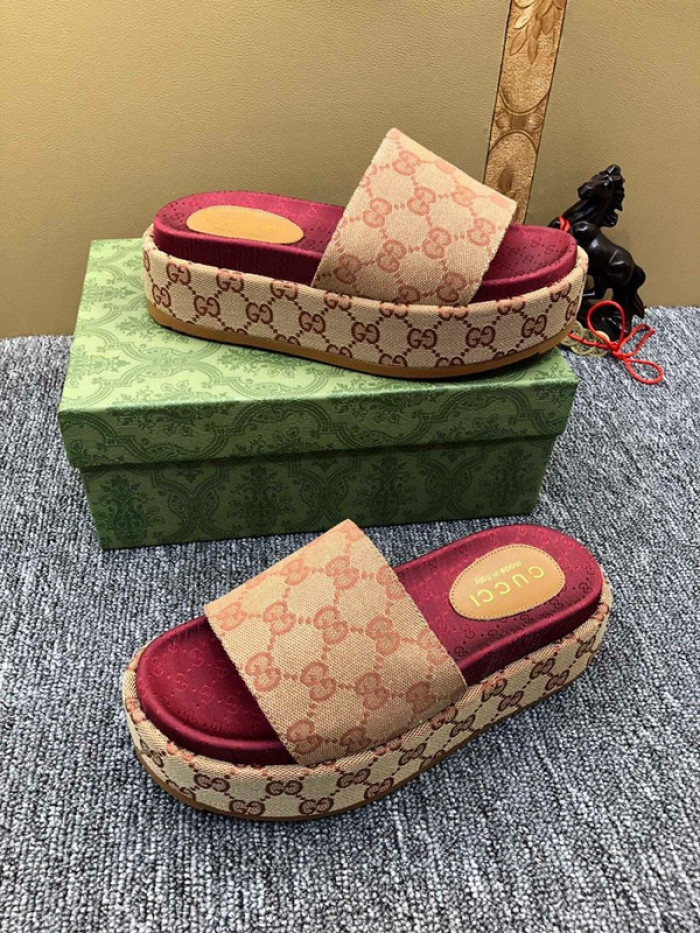GUCC SANDALS