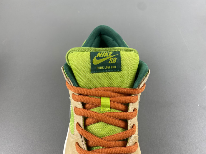 nike sb dunk low “escargot” fq7585-200