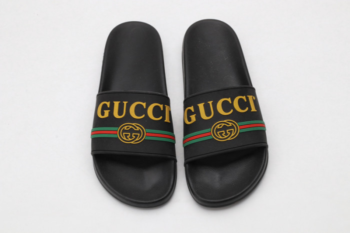 G*u*i sandals