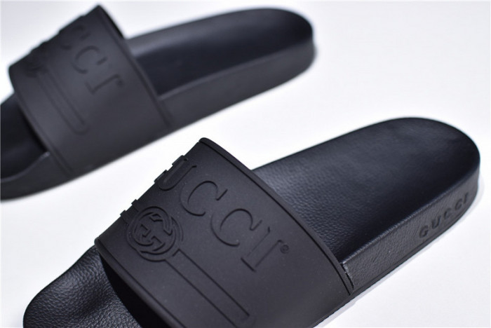 G*u*i sandals