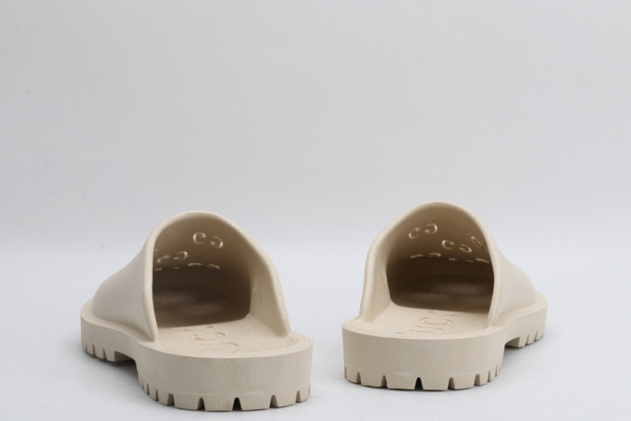 G*u*i sandals