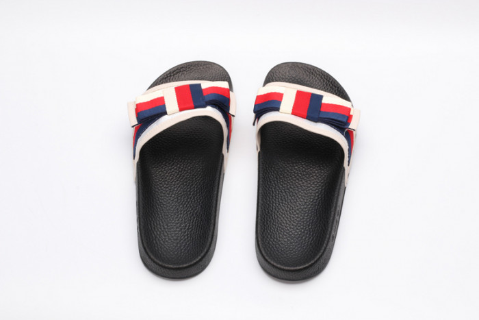 G*u*i sandals