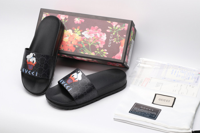 G*u*i sandals