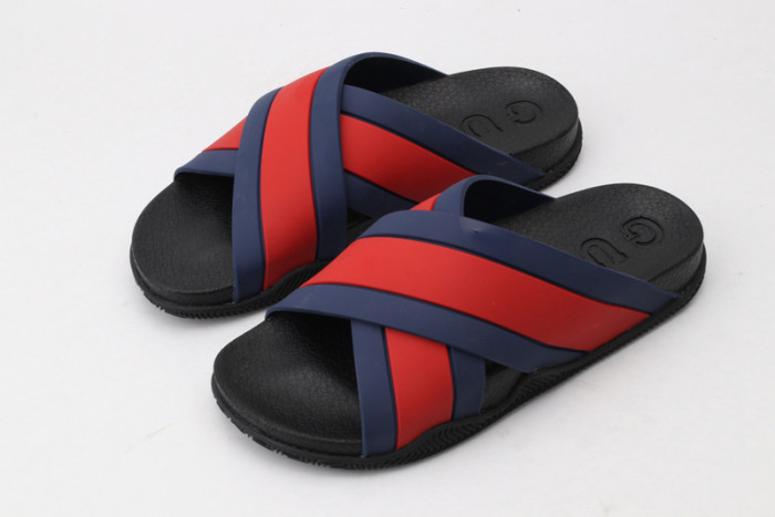 G*u*i sandals