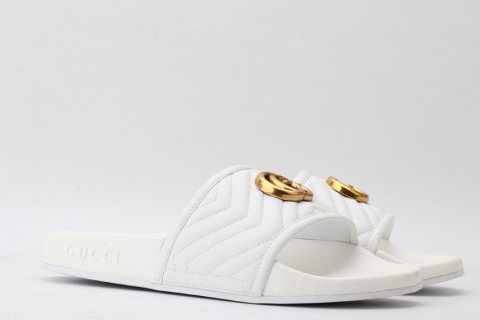 G*u*i sandals