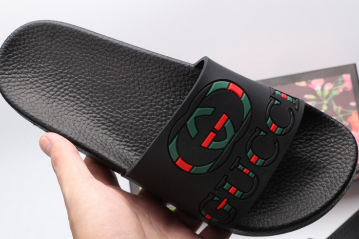 G*u*i sandals