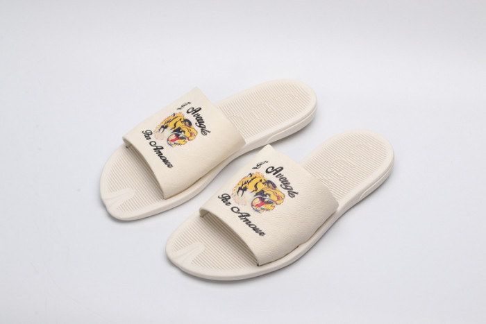 G*u*i sandals