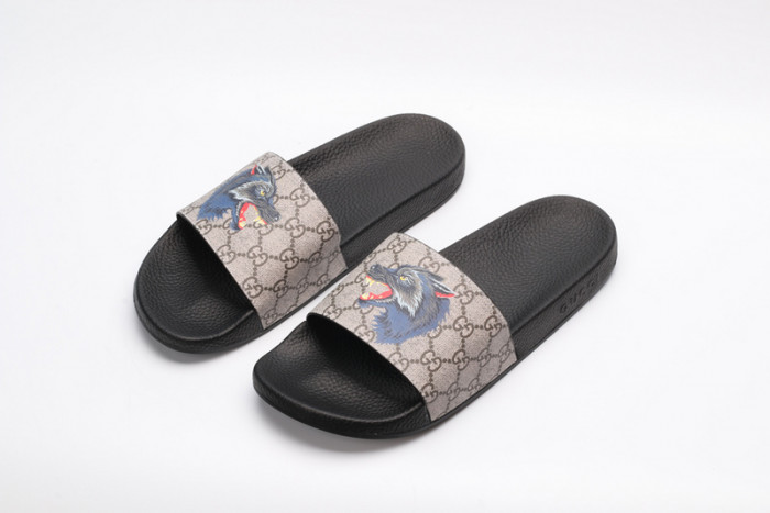 G*u*i sandals